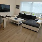 Iam 3 90 Qm 7 Betten Kueche Badezimmer Kraftraum 44 U شقة *