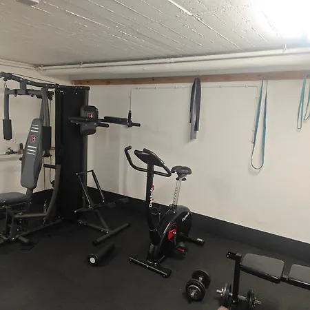 Iam 3 90 Qm 7 Betten Kueche Badezimmer Kraftraum 44 U דירה