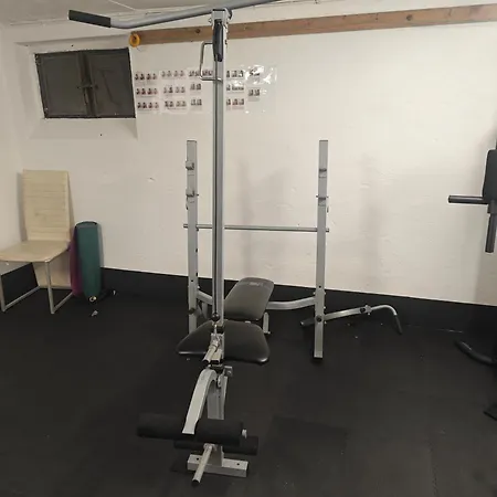 Iam 3 90 Qm 7 Betten Kueche Badezimmer Kraftraum 44 U פלטנברג