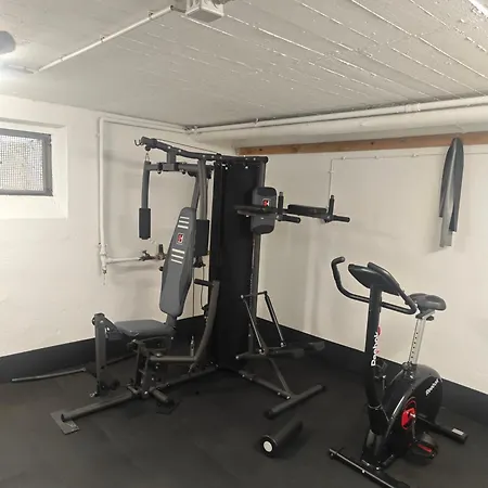 Iam 3 90 Qm 7 Betten Kueche Badezimmer Kraftraum 44 U דירה