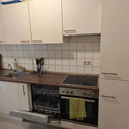 Iam 3 90 Qm 7 Betten Kueche Badezimmer Kraftraum 44 U דירה *