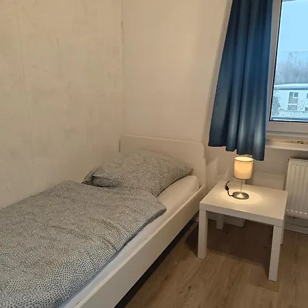 Iam 3 90 Qm 7 Betten Kueche Badezimmer Kraftraum 44 U דירה *