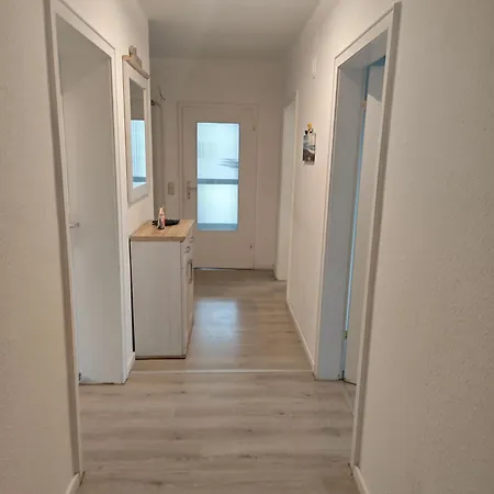 Iam 3 90 Qm 7 Betten Kueche Badezimmer Kraftraum 44 U *