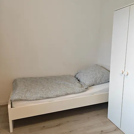 Iam 3 90 Qm 7 Betten Kueche Badezimmer Kraftraum 44 U * פלטנברג