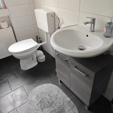 Iam 3 90 Qm 7 Betten Kueche Badezimmer Kraftraum 44 U * פלטנברג