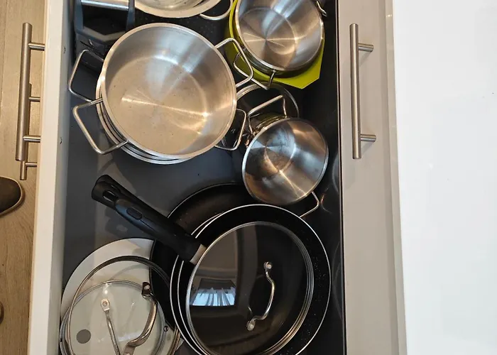 Iam 3 90 Qm 7 Betten Kueche Badezimmer Kraftraum 44 U *